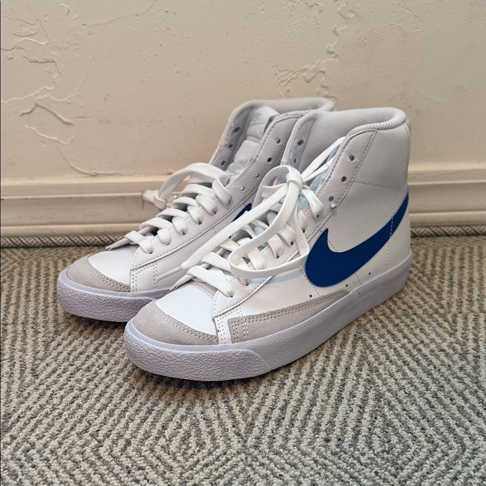 Nike Blazers Boys 5.5Y (never worn)
